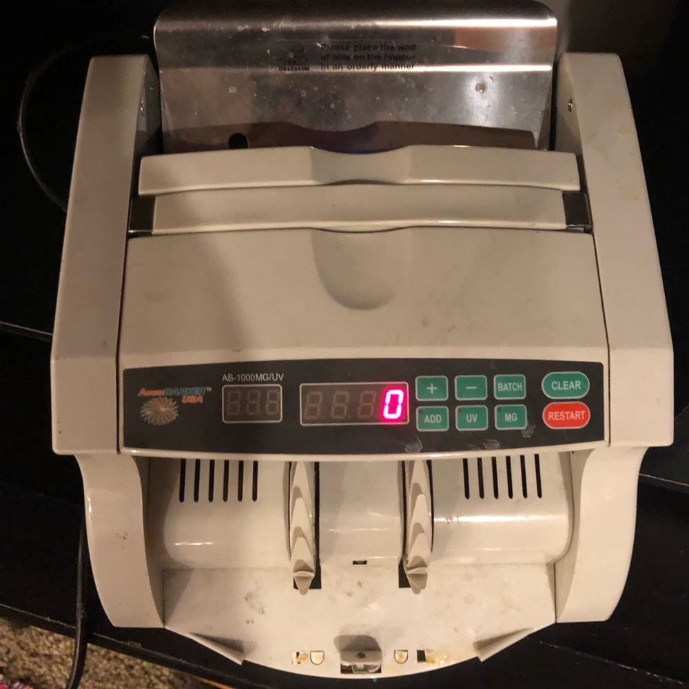 MONEY COUNTER VERY ACCURATE. AND VERY EASY TO USE